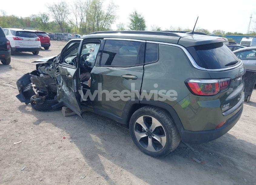 Photo 3 of 2018 Jeep Compass LATITUDE 4X4 (VIN 3C4NJDBB4JT176031)