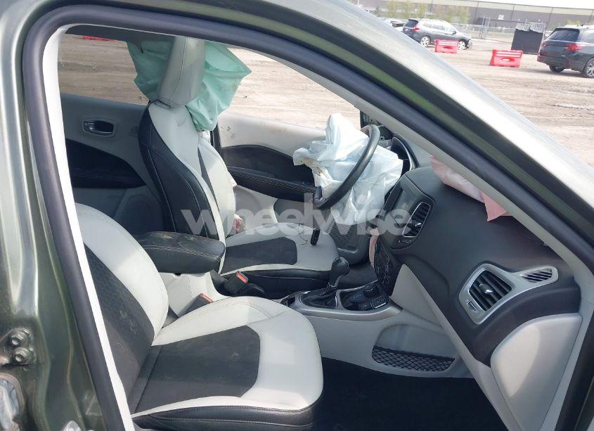 Photo 5 of 2018 Jeep Compass LATITUDE 4X4 (VIN 3C4NJDBB4JT176031)