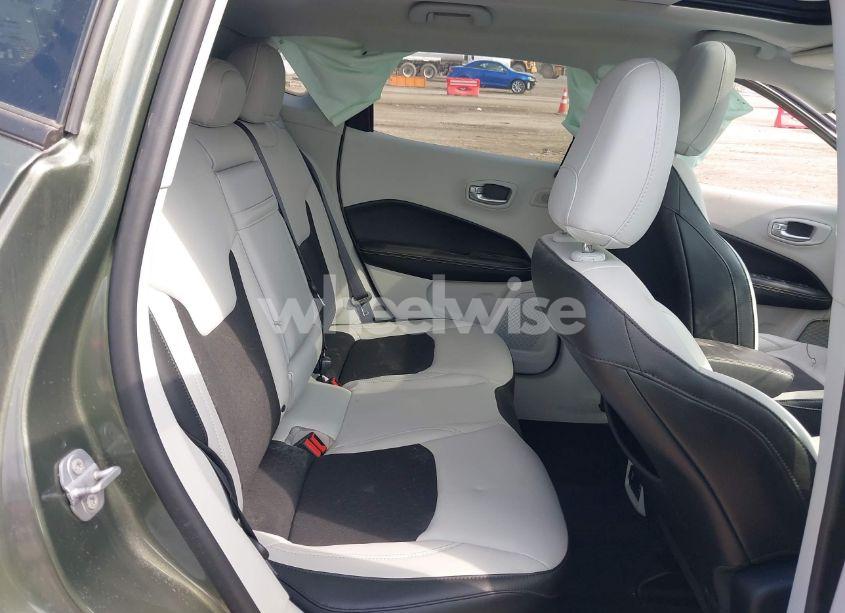 Photo 8 of 2018 Jeep Compass LATITUDE 4X4 (VIN 3C4NJDBB4JT176031)