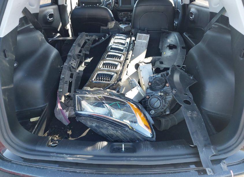 Photo 12 of 2018 Jeep Compass LATITUDE 4X4 (VIN 3C4NJDBB4JT199504)