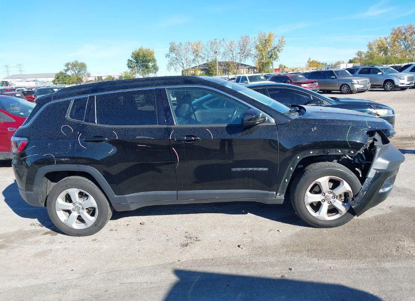 Photo 14 of 2018 Jeep Compass LATITUDE 4X4 (VIN 3C4NJDBB4JT199504)