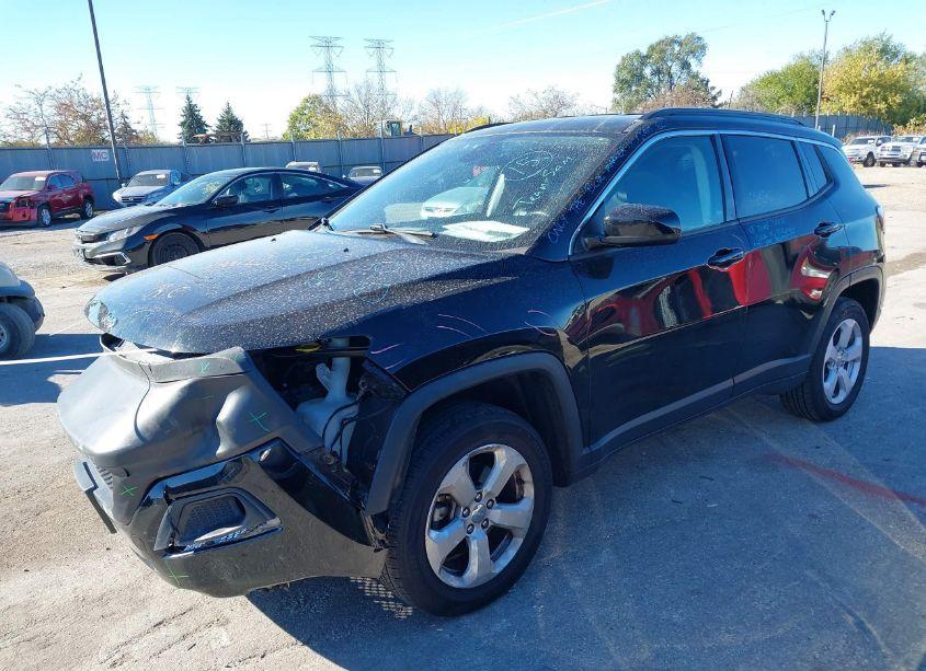 Photo 2 of 2018 Jeep Compass LATITUDE 4X4 (VIN 3C4NJDBB4JT199504)