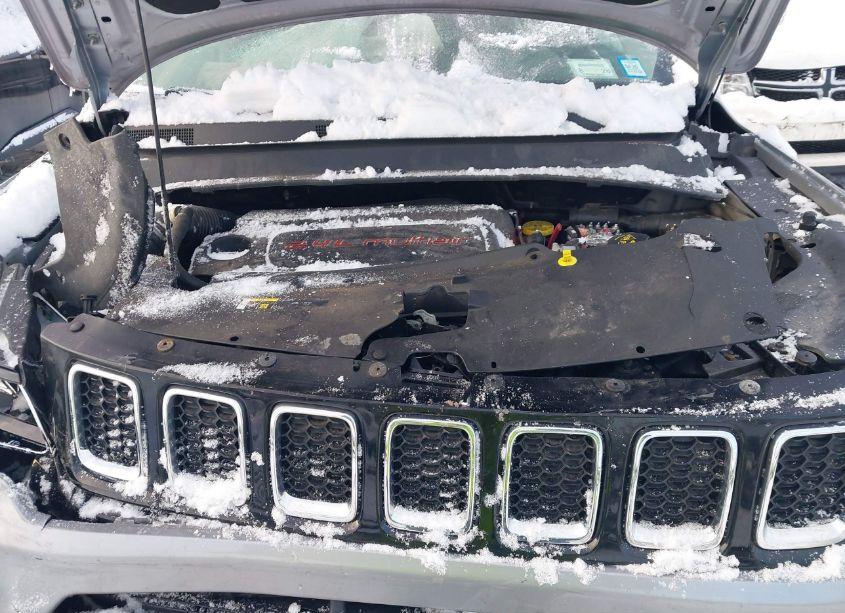 Photo 10 of 2018 Jeep Compass LATITUDE 4X4 (VIN 3C4NJDBB4JT207245)