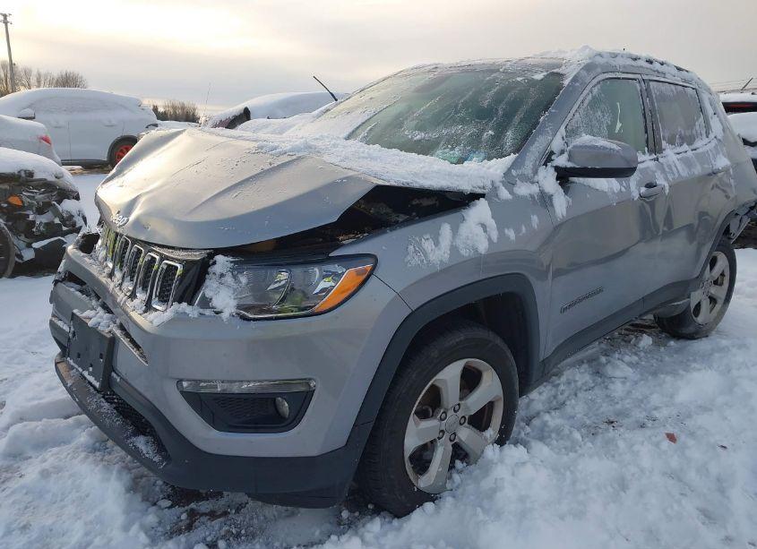Photo 2 of 2018 Jeep Compass LATITUDE 4X4 (VIN 3C4NJDBB4JT207245)