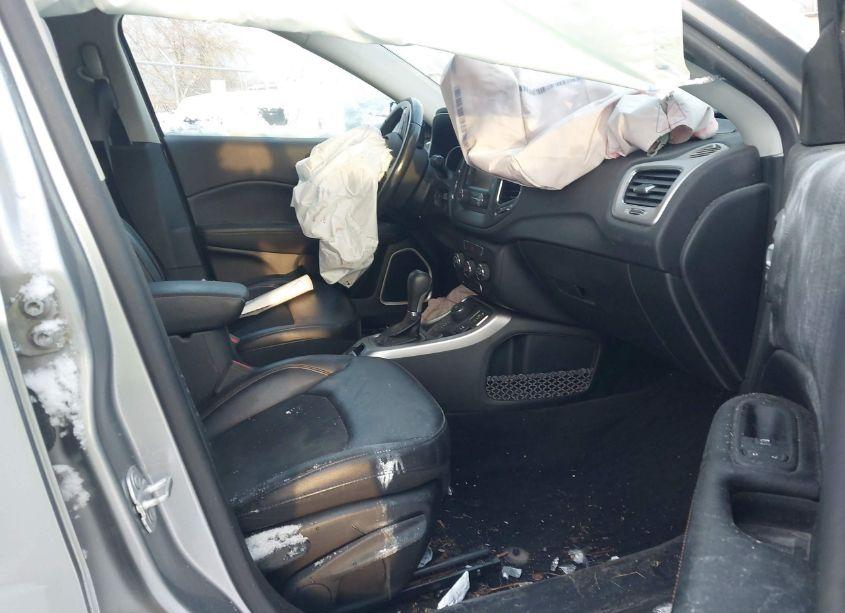 Photo 5 of 2018 Jeep Compass LATITUDE 4X4 (VIN 3C4NJDBB4JT207245)