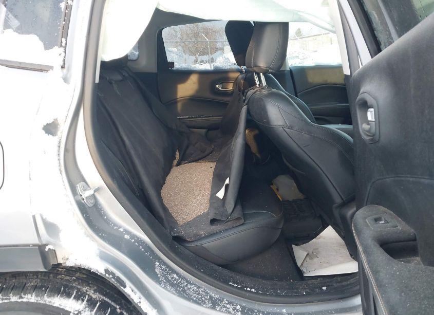 Photo 8 of 2018 Jeep Compass LATITUDE 4X4 (VIN 3C4NJDBB4JT207245)