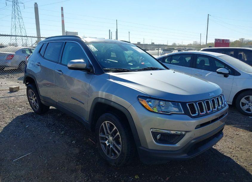 2018 Jeep Compass LATITUDE 4X4 (VIN 3C4NJDBB4JT232324) main photo