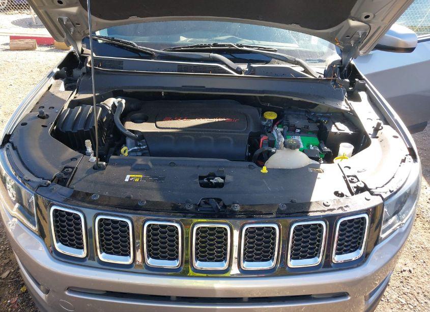 Photo 10 of 2018 Jeep Compass LATITUDE 4X4 (VIN 3C4NJDBB4JT232324)