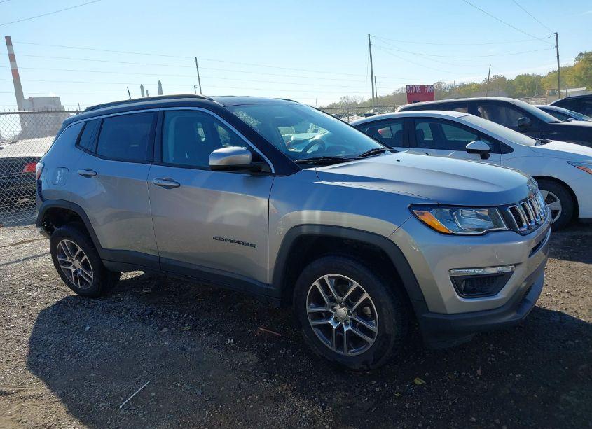 Photo 13 of 2018 Jeep Compass LATITUDE 4X4 (VIN 3C4NJDBB4JT232324)