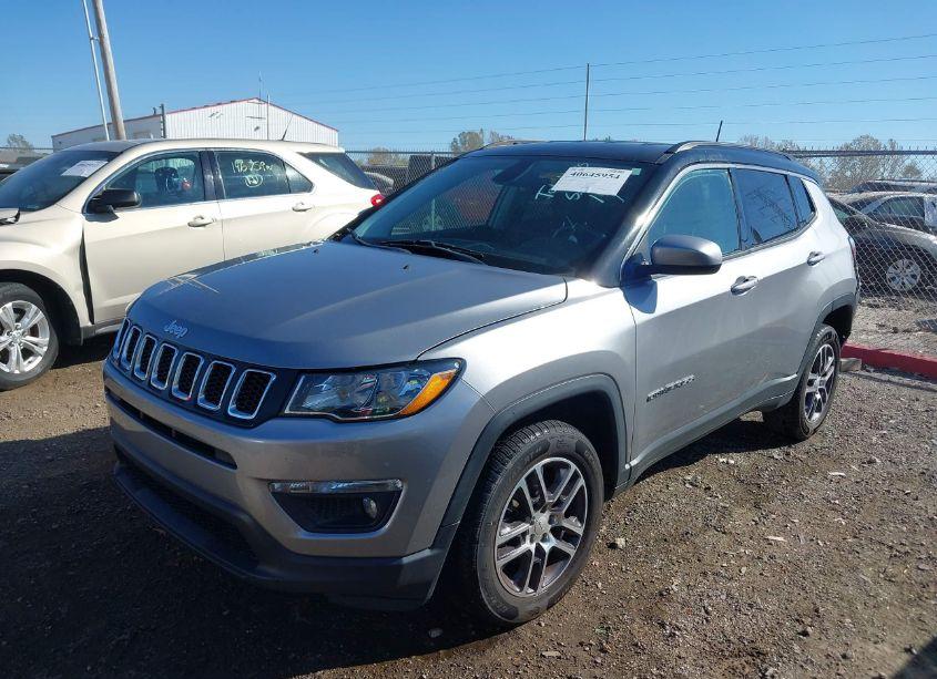 Photo 2 of 2018 Jeep Compass LATITUDE 4X4 (VIN 3C4NJDBB4JT232324)