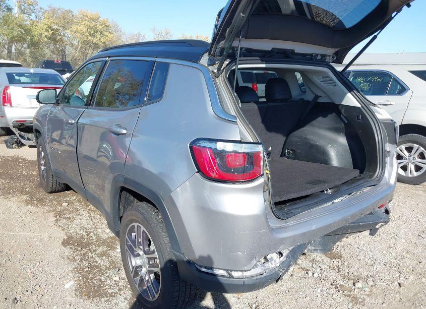 Photo 3 of 2018 Jeep Compass LATITUDE 4X4 (VIN 3C4NJDBB4JT232324)