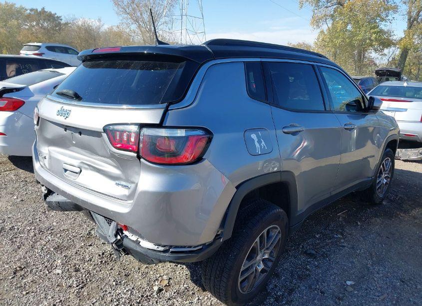 Photo 4 of 2018 Jeep Compass LATITUDE 4X4 (VIN 3C4NJDBB4JT232324)