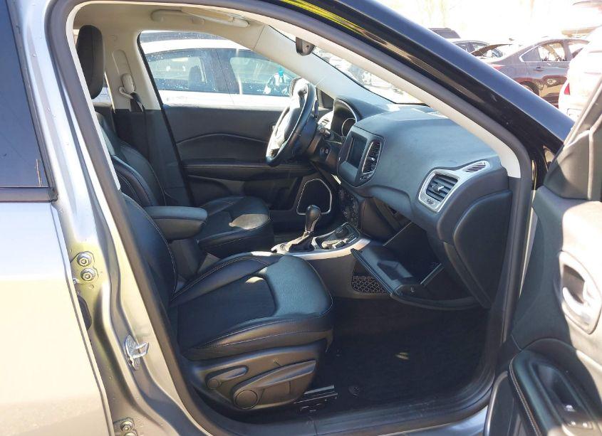 Photo 5 of 2018 Jeep Compass LATITUDE 4X4 (VIN 3C4NJDBB4JT232324)