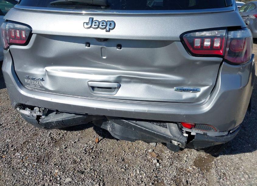 Photo 6 of 2018 Jeep Compass LATITUDE 4X4 (VIN 3C4NJDBB4JT232324)