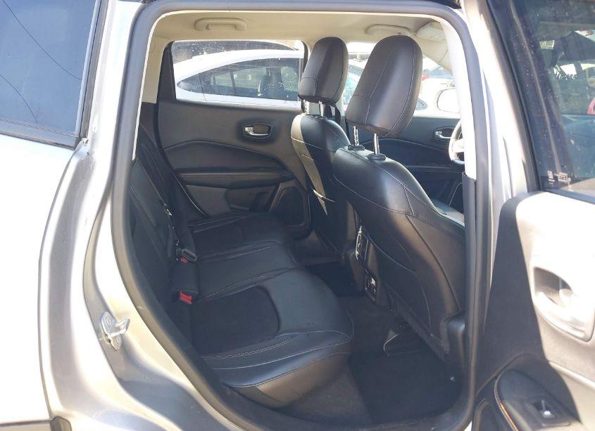 Photo 8 of 2018 Jeep Compass LATITUDE 4X4 (VIN 3C4NJDBB4JT232324)