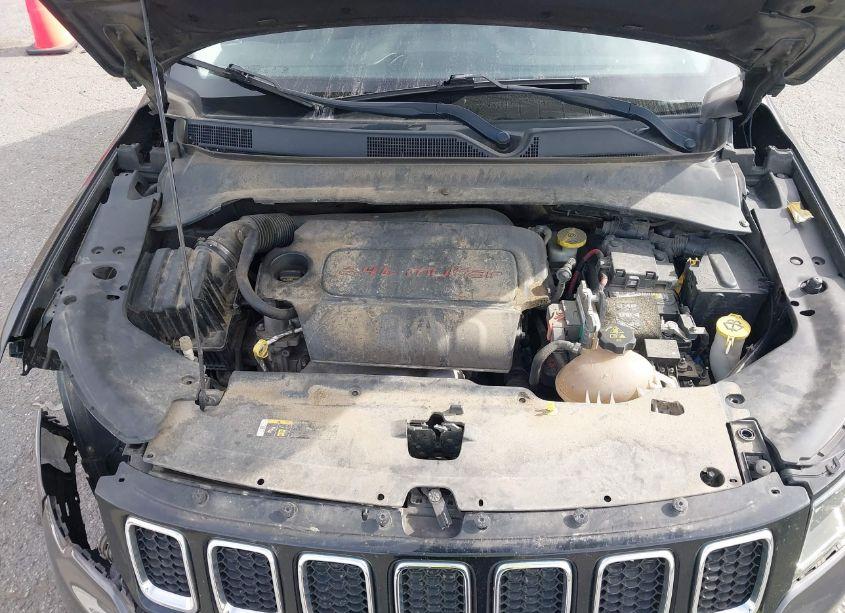 Photo 10 of 2018 Jeep Compass LATITUDE 4X4 (VIN 3C4NJDBB4JT261600)