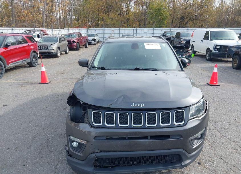 Photo 12 of 2018 Jeep Compass LATITUDE 4X4 (VIN 3C4NJDBB4JT261600)
