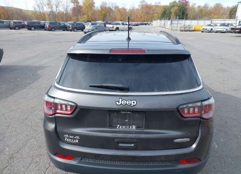 Photo 16 of 2018 Jeep Compass LATITUDE 4X4 (VIN 3C4NJDBB4JT261600)