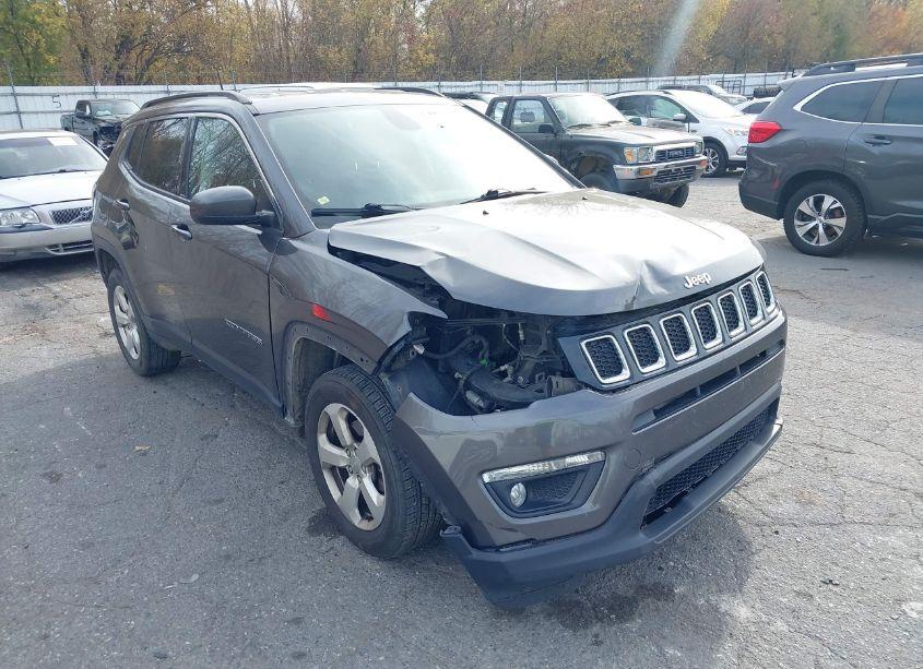 Photo 6 of 2018 Jeep Compass LATITUDE 4X4 (VIN 3C4NJDBB4JT261600)