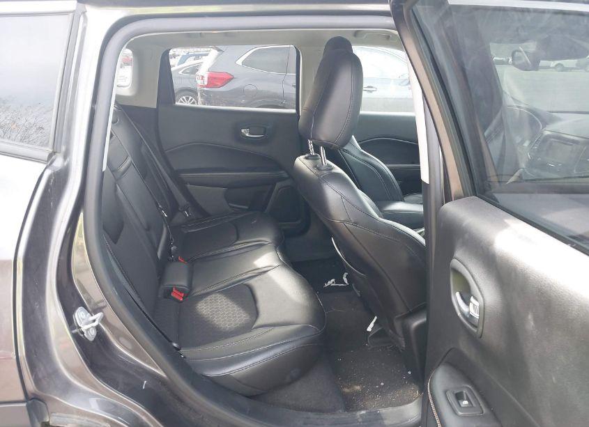 Photo 8 of 2018 Jeep Compass LATITUDE 4X4 (VIN 3C4NJDBB4JT261600)