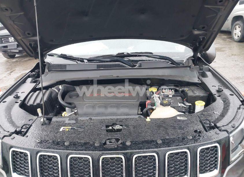 Photo 10 of 2018 Jeep Compass LATITUDE 4X4 (VIN 3C4NJDBB4JT265937)