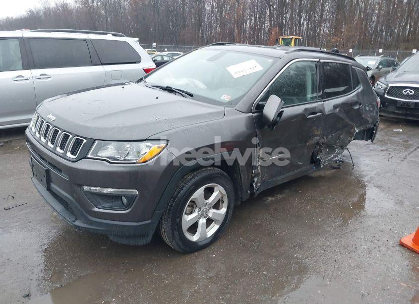 Photo 2 of 2018 Jeep Compass LATITUDE 4X4 (VIN 3C4NJDBB4JT265937)