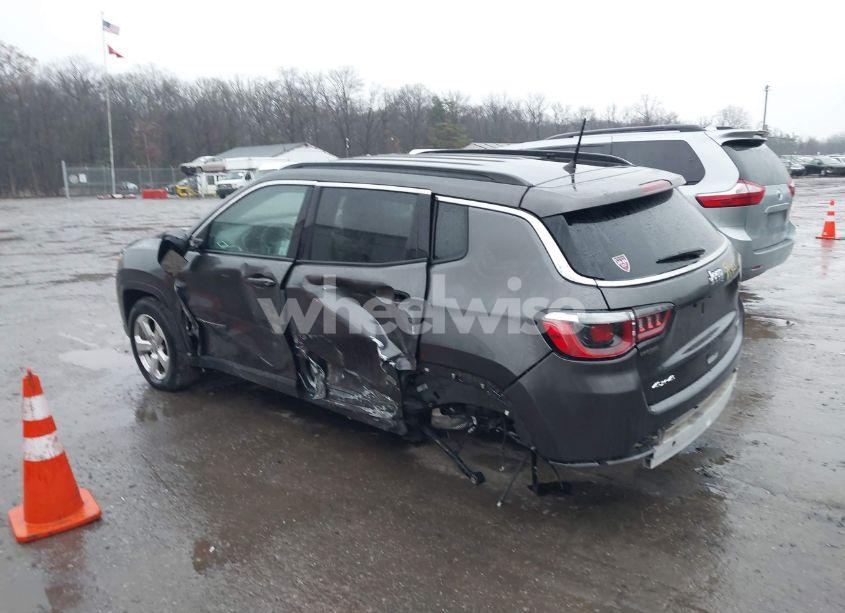 Photo 3 of 2018 Jeep Compass LATITUDE 4X4 (VIN 3C4NJDBB4JT265937)