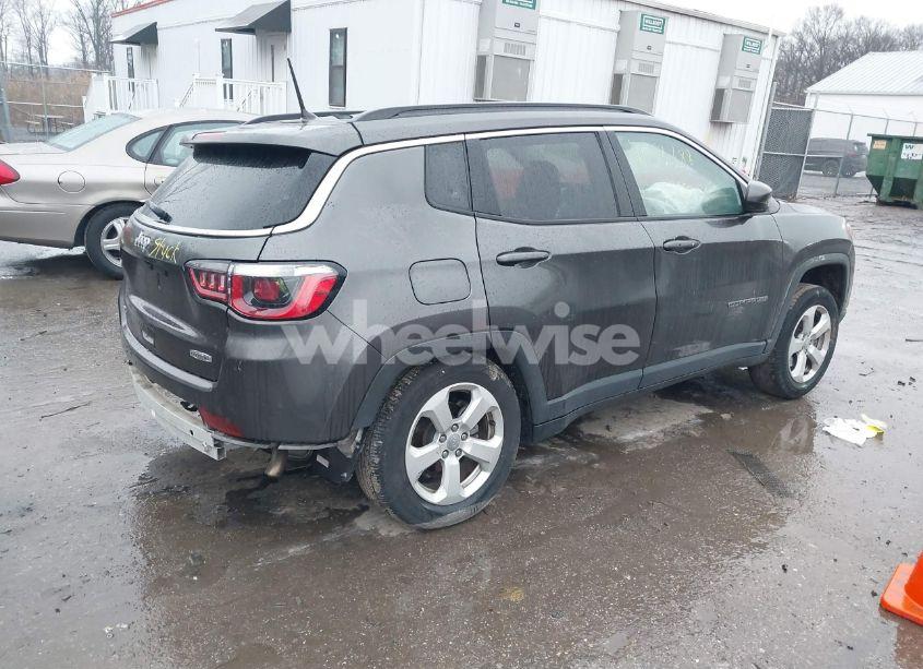 Photo 4 of 2018 Jeep Compass LATITUDE 4X4 (VIN 3C4NJDBB4JT265937)