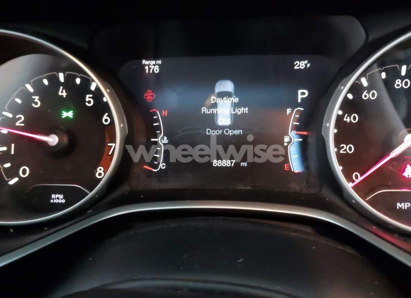 Photo 7 of 2018 Jeep Compass ALTITUDE 4X4 (VIN 3C4NJDBB4JT395992)