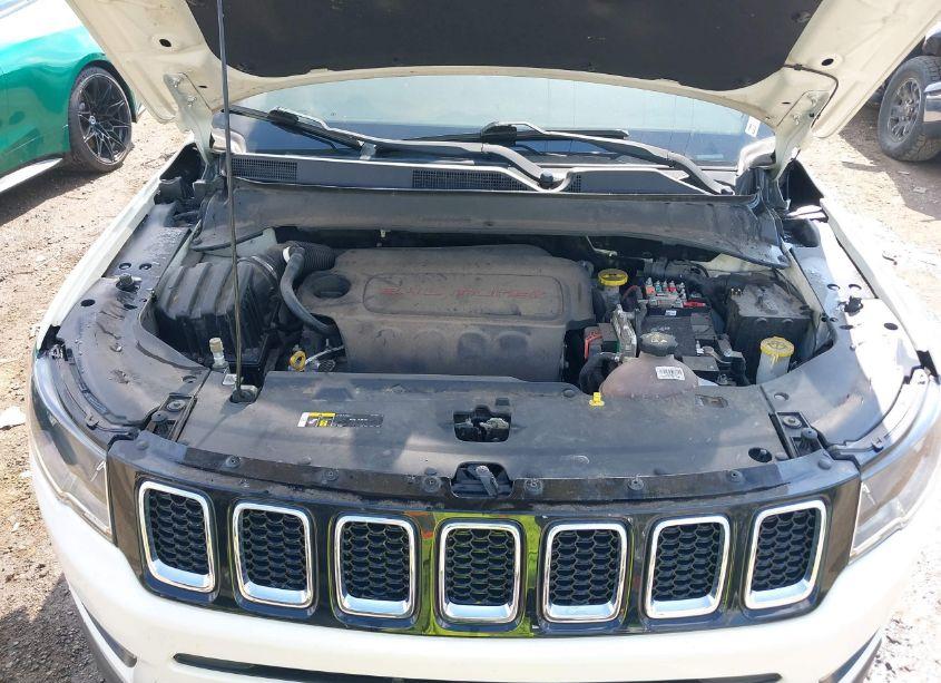 Photo 10 of 2018 Jeep Compass LATITUDE 4X4 (VIN 3C4NJDBB4JT423340)
