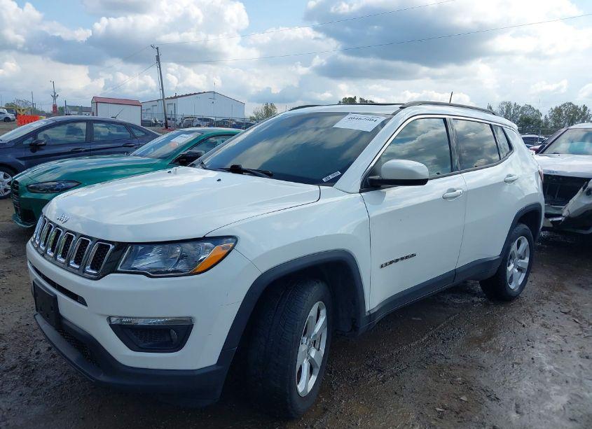 Photo 2 of 2018 Jeep Compass LATITUDE 4X4 (VIN 3C4NJDBB4JT423340)