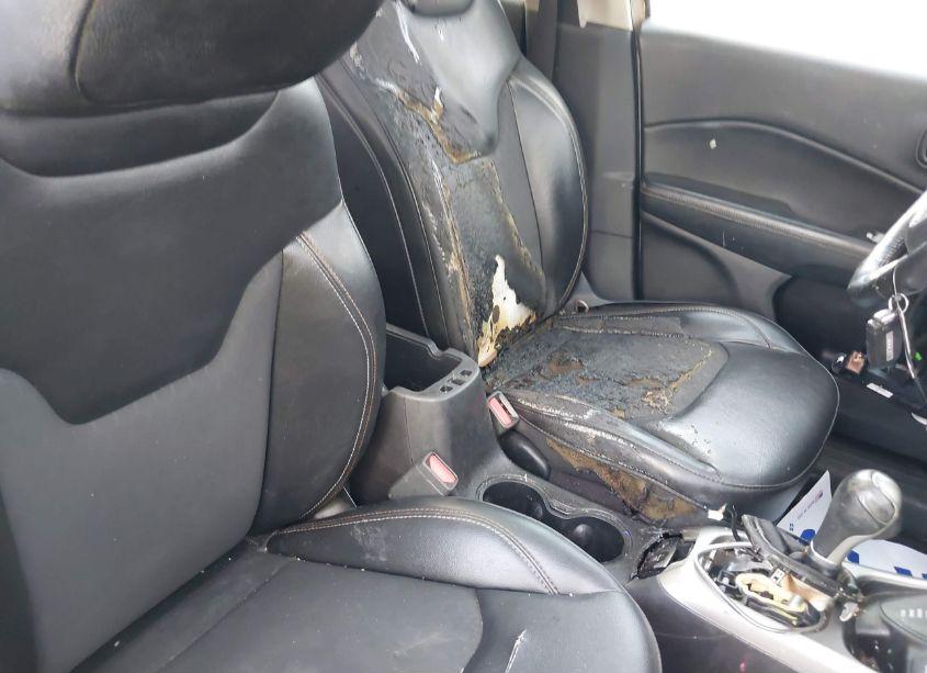 Photo 6 of 2018 Jeep Compass LATITUDE 4X4 (VIN 3C4NJDBB4JT423340)