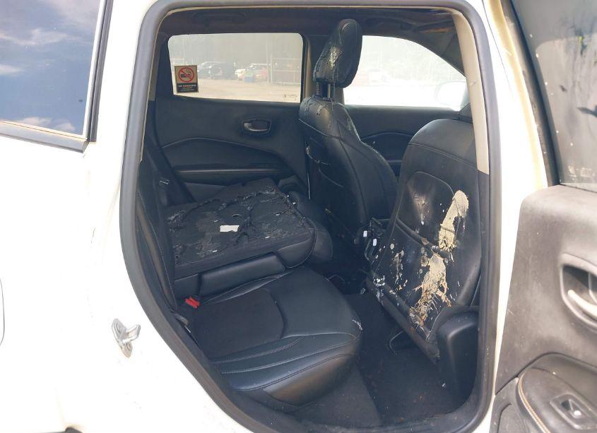 Photo 8 of 2018 Jeep Compass LATITUDE 4X4 (VIN 3C4NJDBB4JT423340)