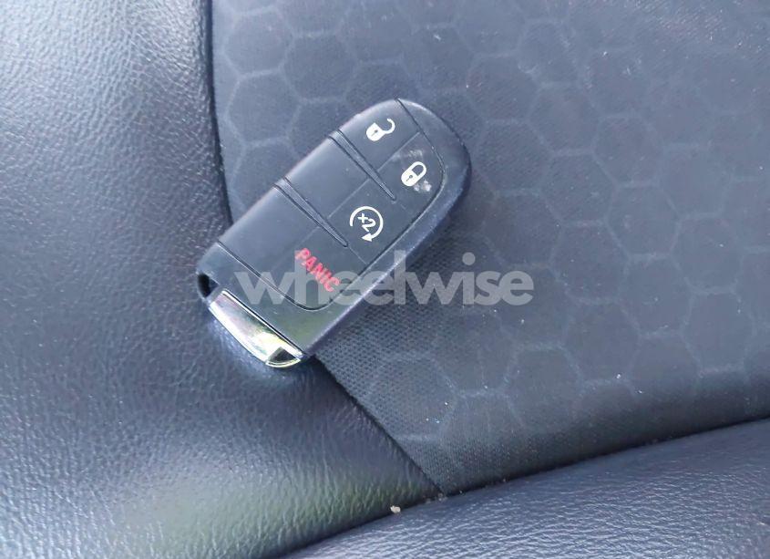 Photo 11 of 2019 Jeep Compass LATITUDE 4X4 (VIN 3C4NJDBB4KT597331)