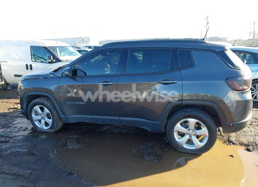 Photo 14 of 2019 Jeep Compass LATITUDE 4X4 (VIN 3C4NJDBB4KT597331)
