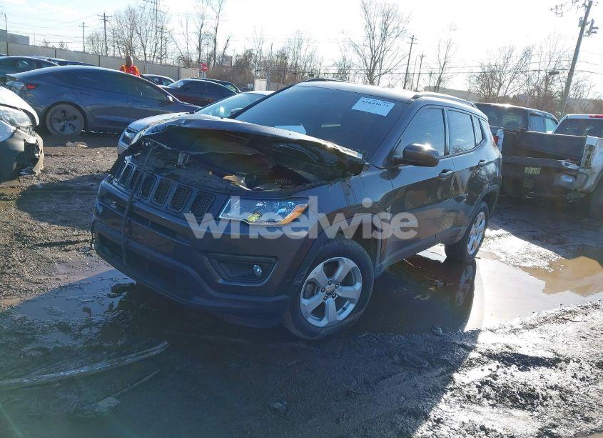 Photo 2 of 2019 Jeep Compass LATITUDE 4X4 (VIN 3C4NJDBB4KT597331)