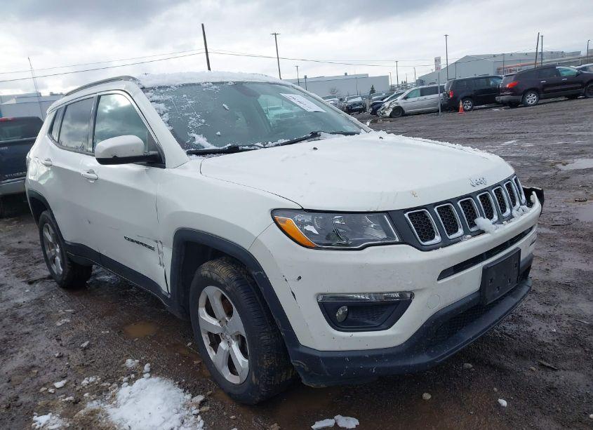2019 Jeep Compass LATITUDE 4X4 (VIN 3C4NJDBB4KT657088) main photo