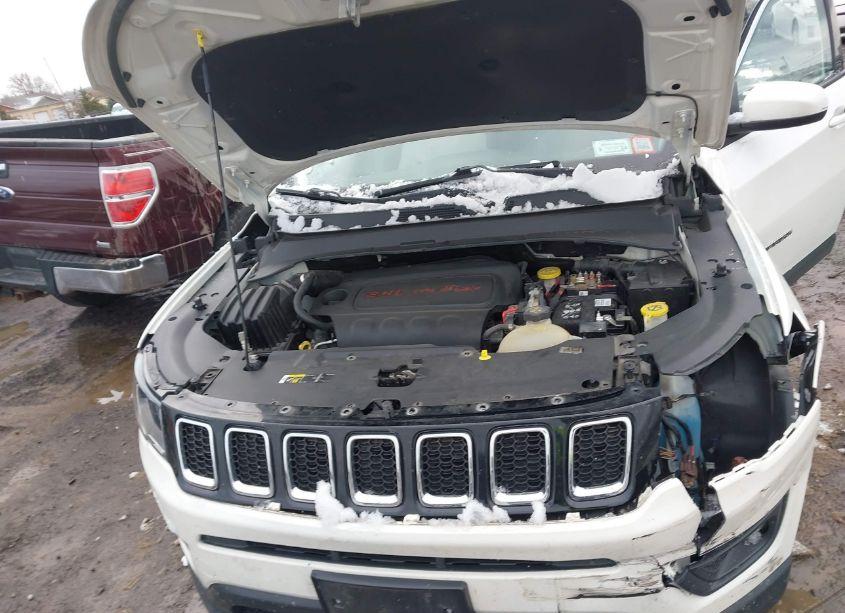 Photo 10 of 2019 Jeep Compass LATITUDE 4X4 (VIN 3C4NJDBB4KT657088)