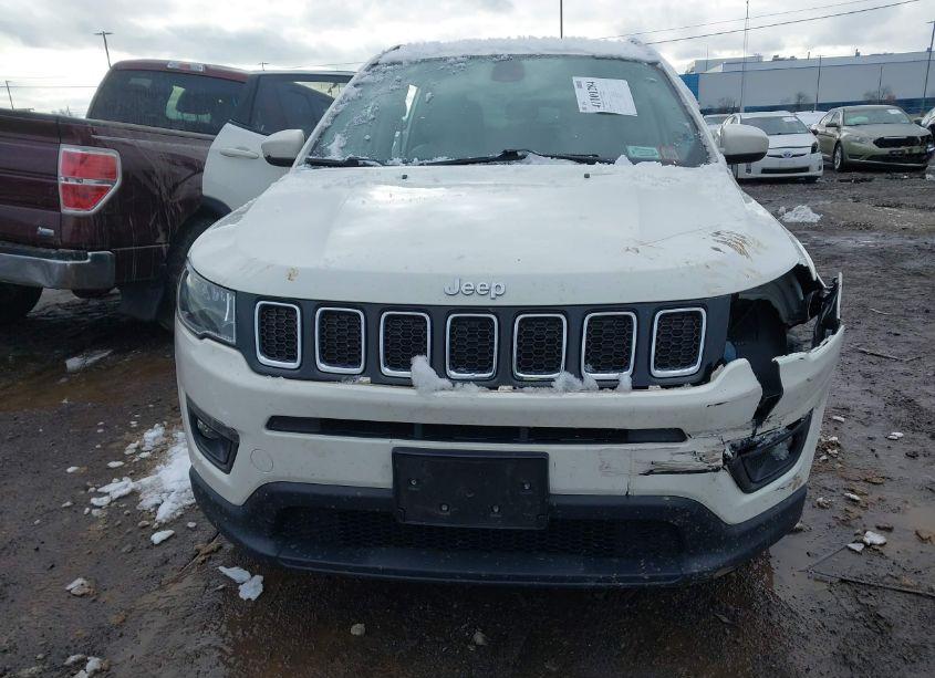 Photo 12 of 2019 Jeep Compass LATITUDE 4X4 (VIN 3C4NJDBB4KT657088)
