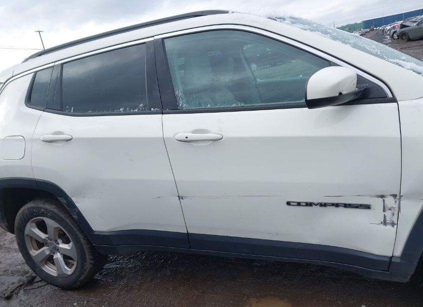 Photo 13 of 2019 Jeep Compass LATITUDE 4X4 (VIN 3C4NJDBB4KT657088)