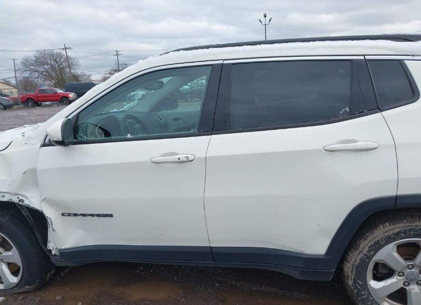 Photo 14 of 2019 Jeep Compass LATITUDE 4X4 (VIN 3C4NJDBB4KT657088)