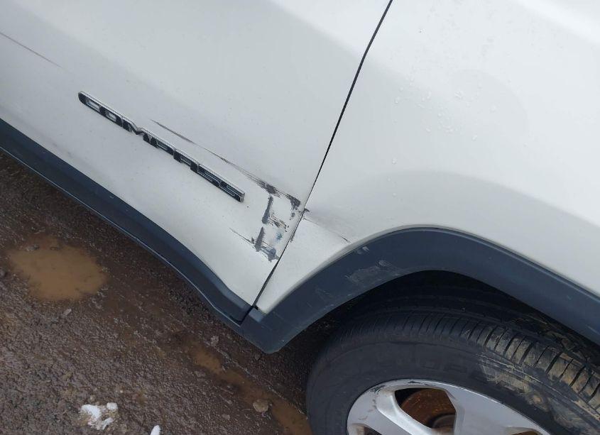 Photo 17 of 2019 Jeep Compass LATITUDE 4X4 (VIN 3C4NJDBB4KT657088)