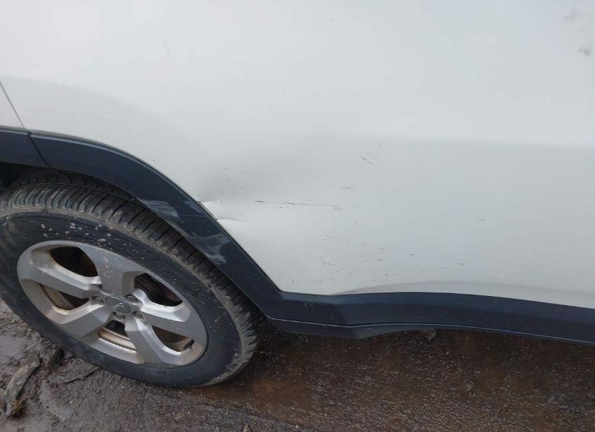 Photo 18 of 2019 Jeep Compass LATITUDE 4X4 (VIN 3C4NJDBB4KT657088)