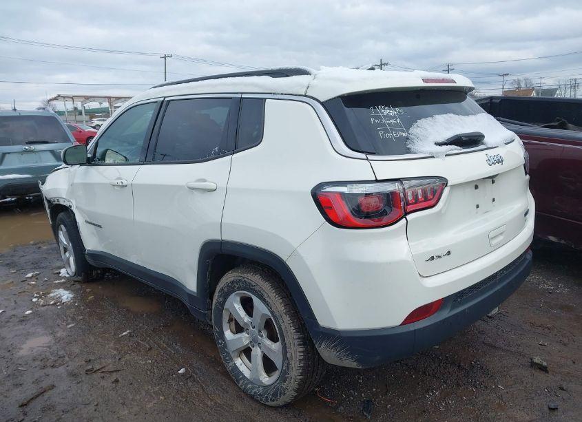 Photo 3 of 2019 Jeep Compass LATITUDE 4X4 (VIN 3C4NJDBB4KT657088)
