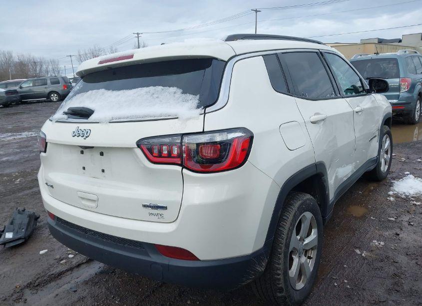 Photo 4 of 2019 Jeep Compass LATITUDE 4X4 (VIN 3C4NJDBB4KT657088)