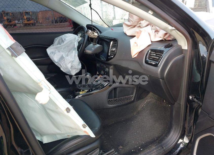 Photo 5 of 2019 Jeep Compass ALTITUDE 4X4 (VIN 3C4NJDBB4KT696358)