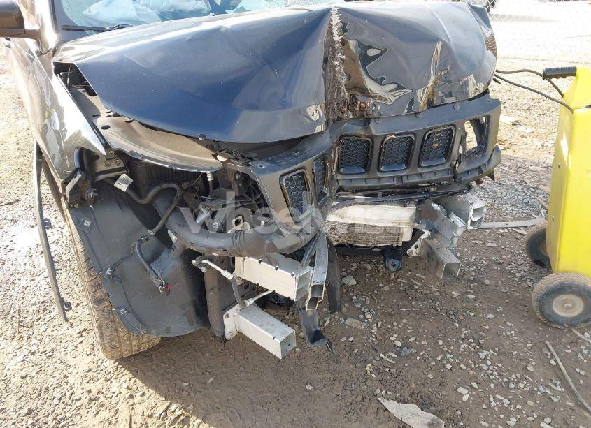 Photo 6 of 2019 Jeep Compass ALTITUDE 4X4 (VIN 3C4NJDBB4KT696358)