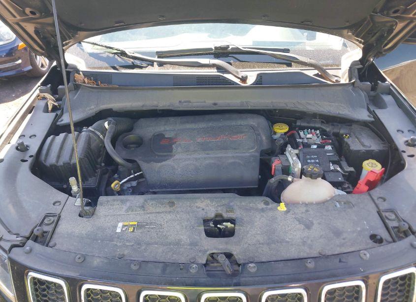 Photo 10 of 2019 Jeep Compass LATITUDE 4X4 (VIN 3C4NJDBB4KT840331)