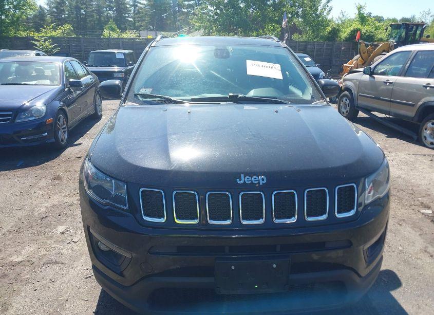 Photo 13 of 2019 Jeep Compass LATITUDE 4X4 (VIN 3C4NJDBB4KT840331)