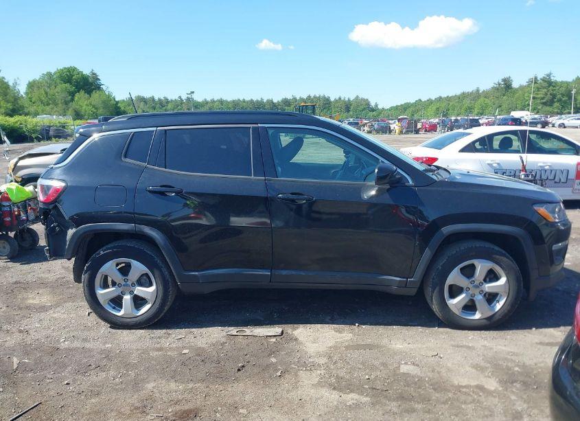 Photo 14 of 2019 Jeep Compass LATITUDE 4X4 (VIN 3C4NJDBB4KT840331)